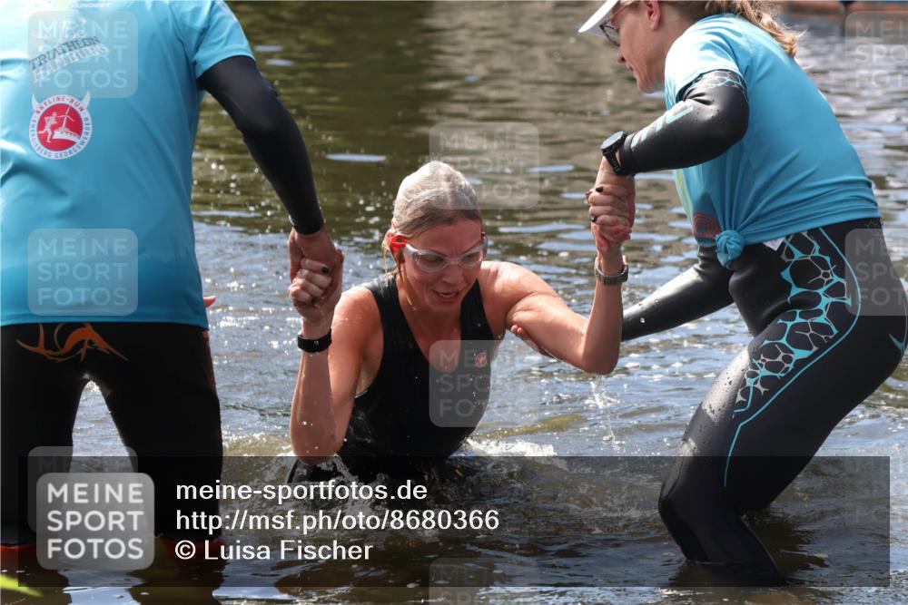 31.08.2025 - Elbe Triathlon Hamburg Luisa Fischer http://msf.ph/oto/8680366 31.08.2025 14:38:27 Schwimmen  meine-sportfotos.de
