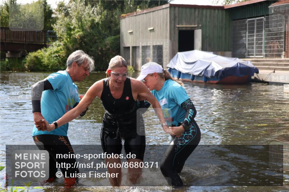 31.08.2025 - Elbe Triathlon Hamburg Luisa Fischer http://msf.ph/oto/8680371 31.08.2025 14:38:28 Schwimmen  meine-sportfotos.de