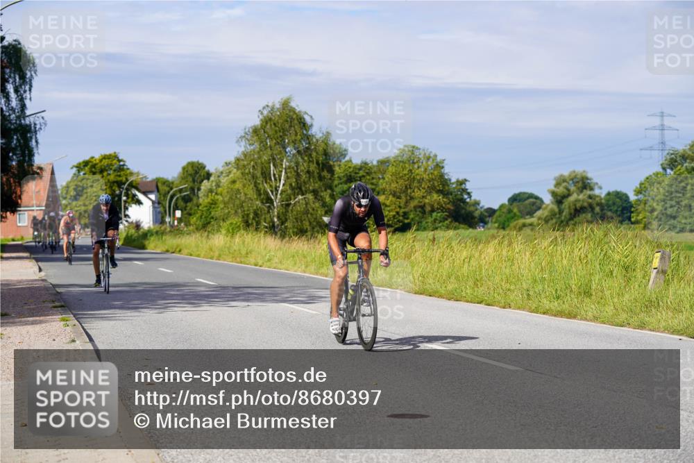 31.08.2025 - Elbe Triathlon Hamburg Michael Burmester http://msf.ph/oto/8680397 31.08.2025 10:43:14 Radfahren 1020, 1180, 1196, 1280, 1299, 1302, 1310 meine-sportfotos.de