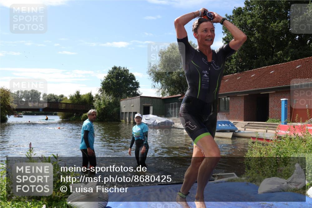31.08.2025 - Elbe Triathlon Hamburg Luisa Fischer http://msf.ph/oto/8680425 31.08.2025 14:39:43 Schwimmen  meine-sportfotos.de