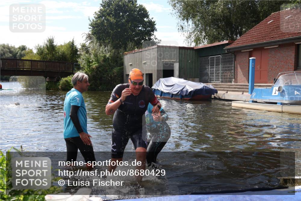 31.08.2025 - Elbe Triathlon Hamburg Luisa Fischer http://msf.ph/oto/8680429 31.08.2025 14:40:11 Schwimmen  meine-sportfotos.de