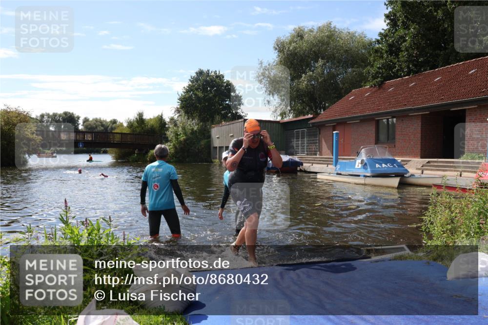 31.08.2025 - Elbe Triathlon Hamburg Luisa Fischer http://msf.ph/oto/8680432 31.08.2025 14:40:12 Schwimmen  meine-sportfotos.de