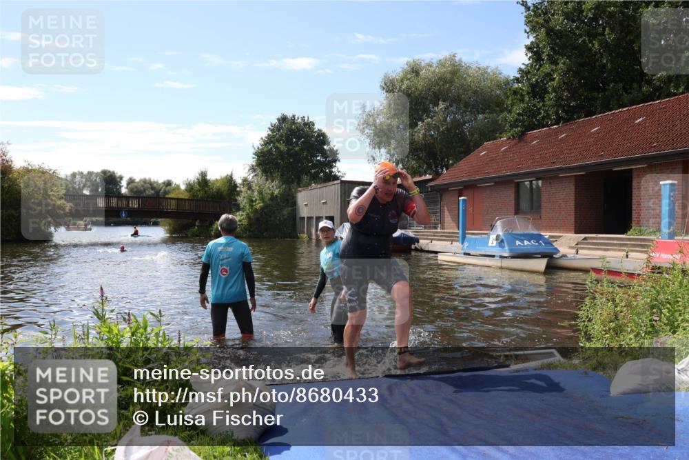 31.08.2025 - Elbe Triathlon Hamburg Luisa Fischer http://msf.ph/oto/8680433 31.08.2025 14:40:12 Schwimmen  meine-sportfotos.de