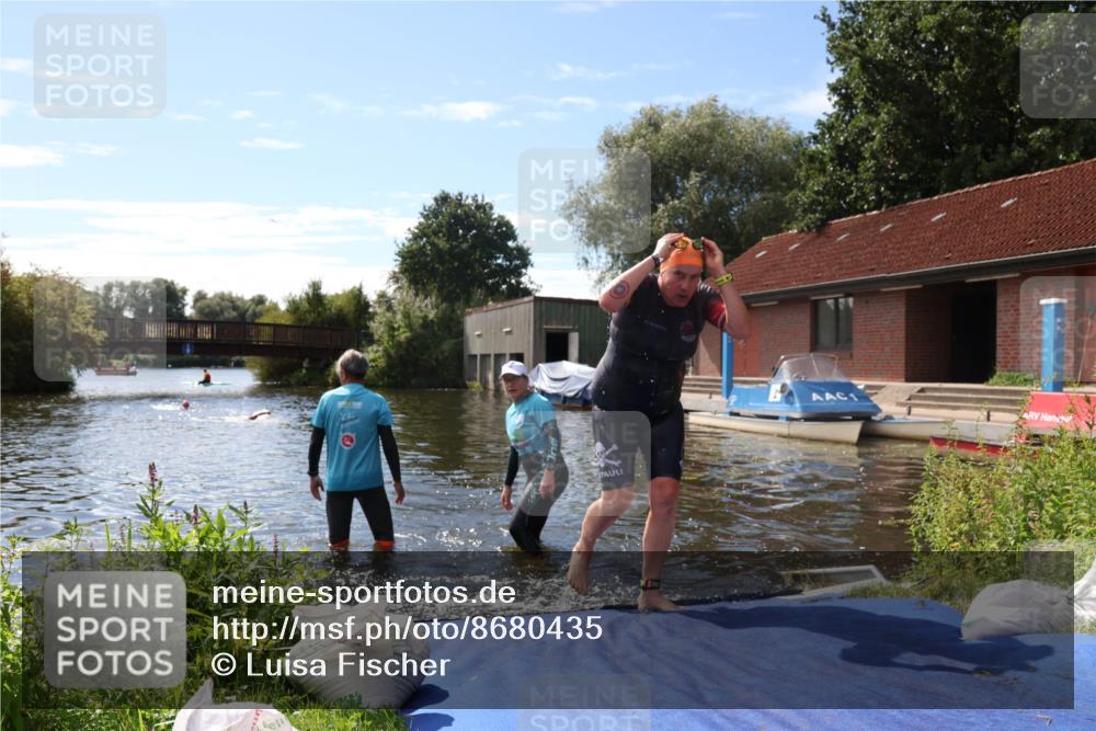 31.08.2025 - Elbe Triathlon Hamburg Luisa Fischer http://msf.ph/oto/8680435 31.08.2025 14:40:12 Schwimmen  meine-sportfotos.de