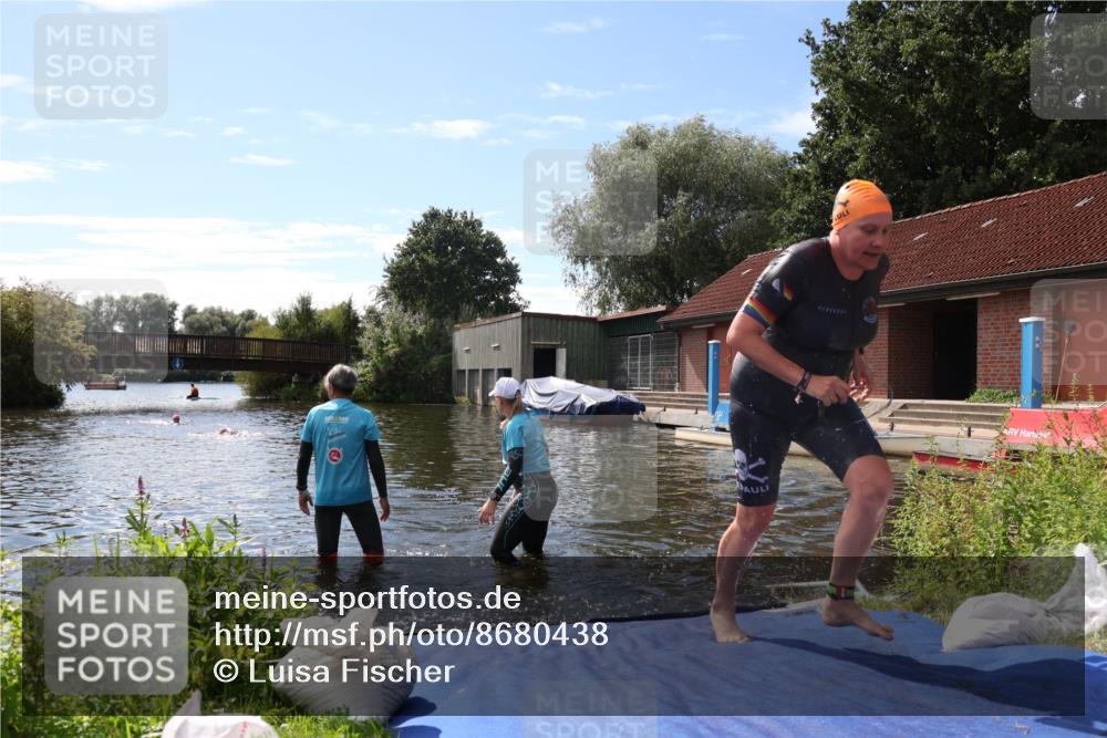 31.08.2025 - Elbe Triathlon Hamburg Luisa Fischer http://msf.ph/oto/8680438 31.08.2025 14:40:13 Schwimmen  meine-sportfotos.de