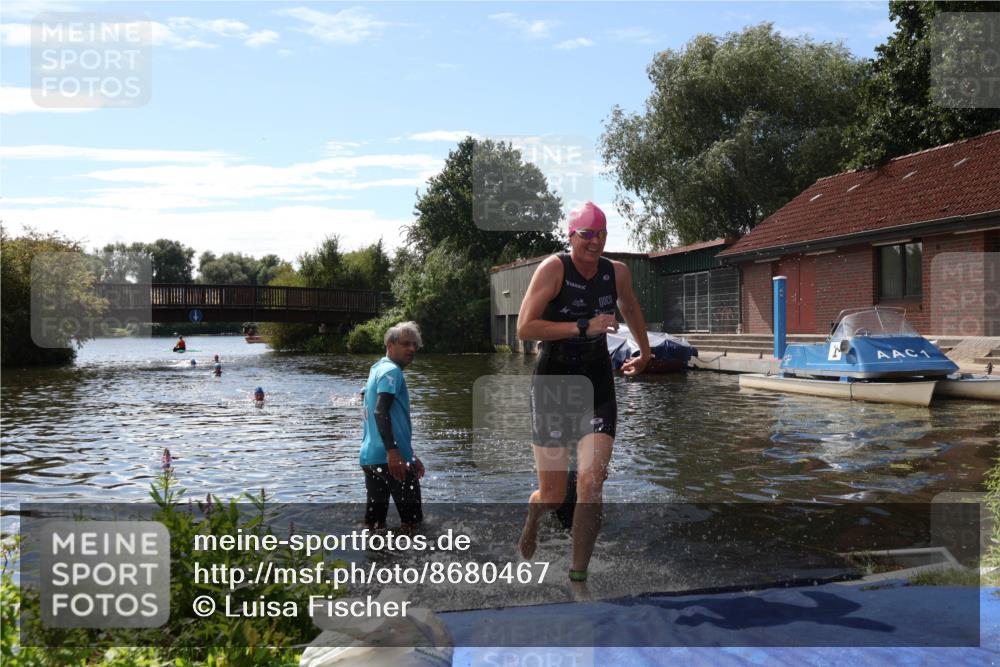 31.08.2025 - Elbe Triathlon Hamburg Luisa Fischer http://msf.ph/oto/8680467 31.08.2025 14:42:09 Schwimmen  meine-sportfotos.de