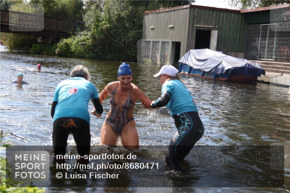 31.08.2025 - Elbe Triathlon Hamburg Luisa Fischer http://msf.ph/oto/8680471 31.08.2025 14:42:33 Schwimmen  meine-sportfotos.de