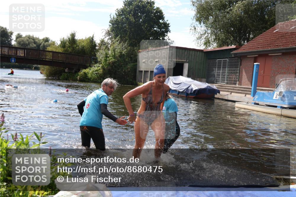 31.08.2025 - Elbe Triathlon Hamburg Luisa Fischer http://msf.ph/oto/8680475 31.08.2025 14:42:34 Schwimmen  meine-sportfotos.de
