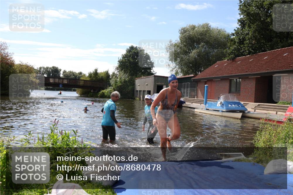31.08.2025 - Elbe Triathlon Hamburg Luisa Fischer http://msf.ph/oto/8680478 31.08.2025 14:42:34 Schwimmen  meine-sportfotos.de