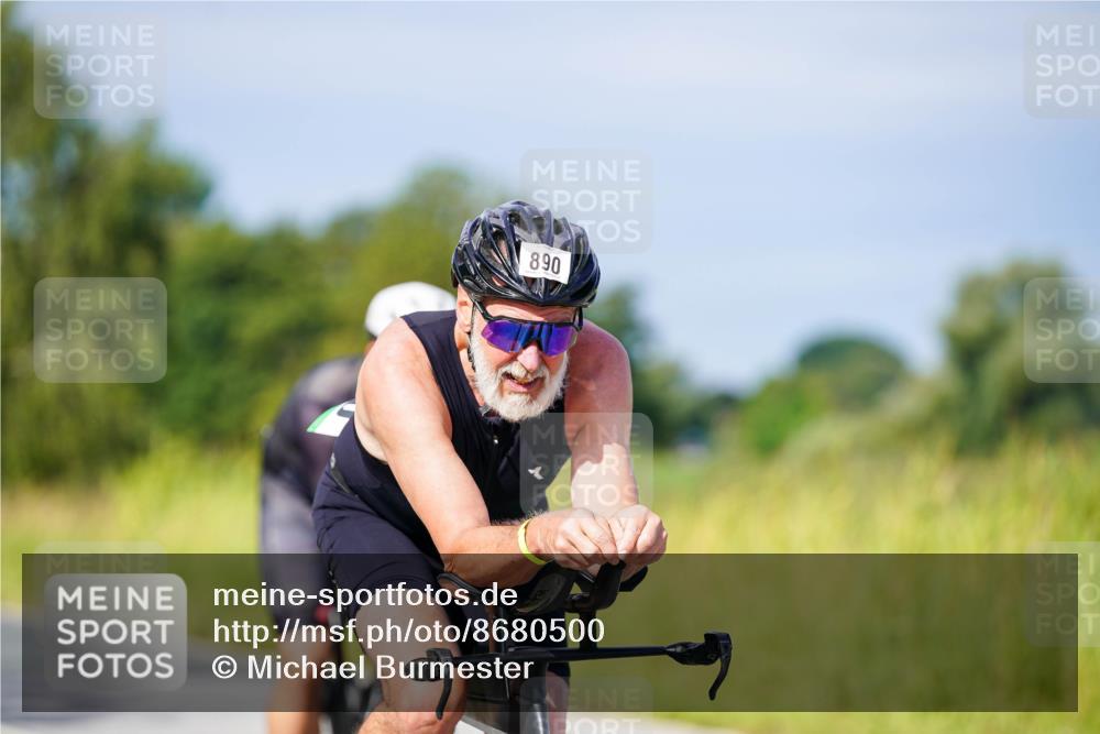 31.08.2025 - Elbe Triathlon Hamburg Michael Burmester http://msf.ph/oto/8680500 31.08.2025 10:43:53 Radfahren 890, 1202, 1283, 1306 meine-sportfotos.de
