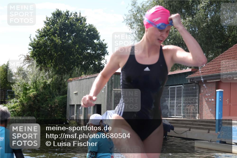 31.08.2025 - Elbe Triathlon Hamburg Luisa Fischer http://msf.ph/oto/8680504 31.08.2025 14:43:01 Schwimmen  meine-sportfotos.de