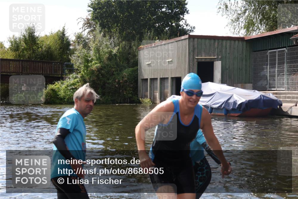 31.08.2025 - Elbe Triathlon Hamburg Luisa Fischer http://msf.ph/oto/8680505 31.08.2025 14:43:11 Schwimmen  meine-sportfotos.de