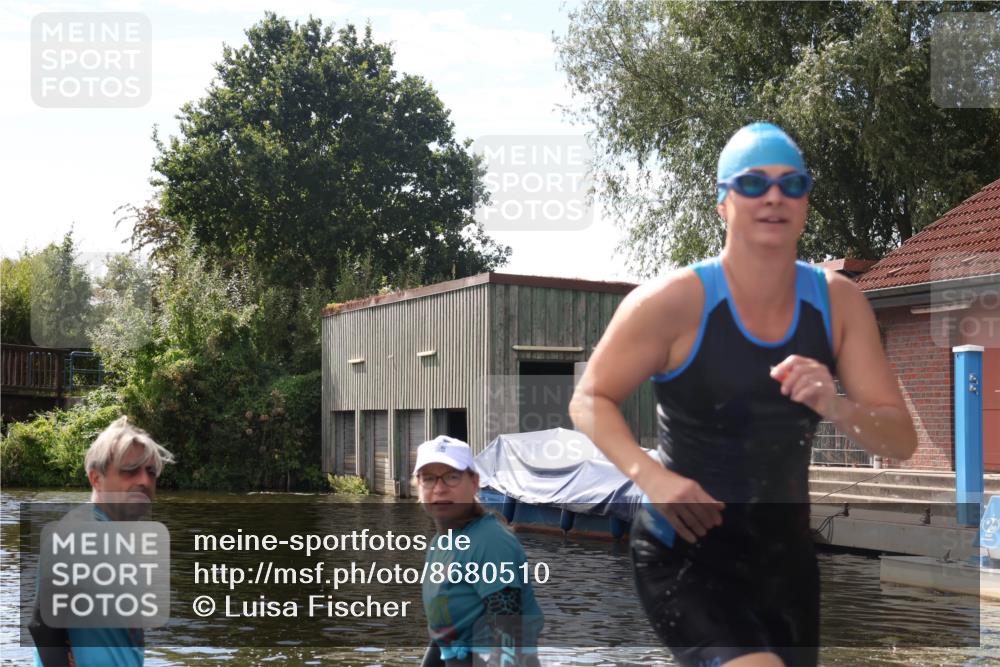 31.08.2025 - Elbe Triathlon Hamburg Luisa Fischer http://msf.ph/oto/8680510 31.08.2025 14:43:12 Schwimmen  meine-sportfotos.de