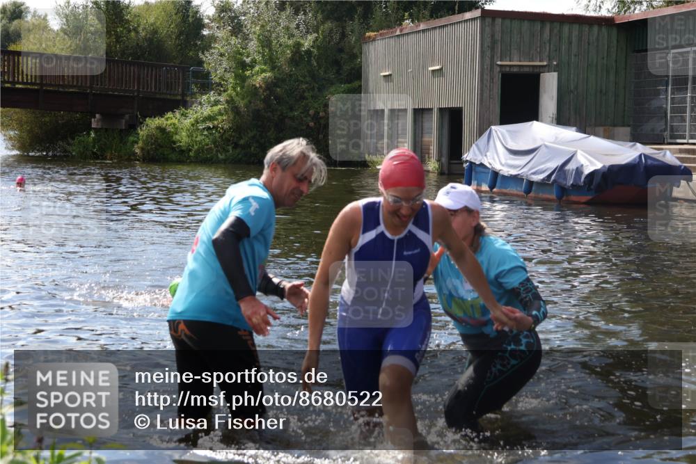 31.08.2025 - Elbe Triathlon Hamburg Luisa Fischer http://msf.ph/oto/8680522 31.08.2025 14:43:50 Schwimmen  meine-sportfotos.de