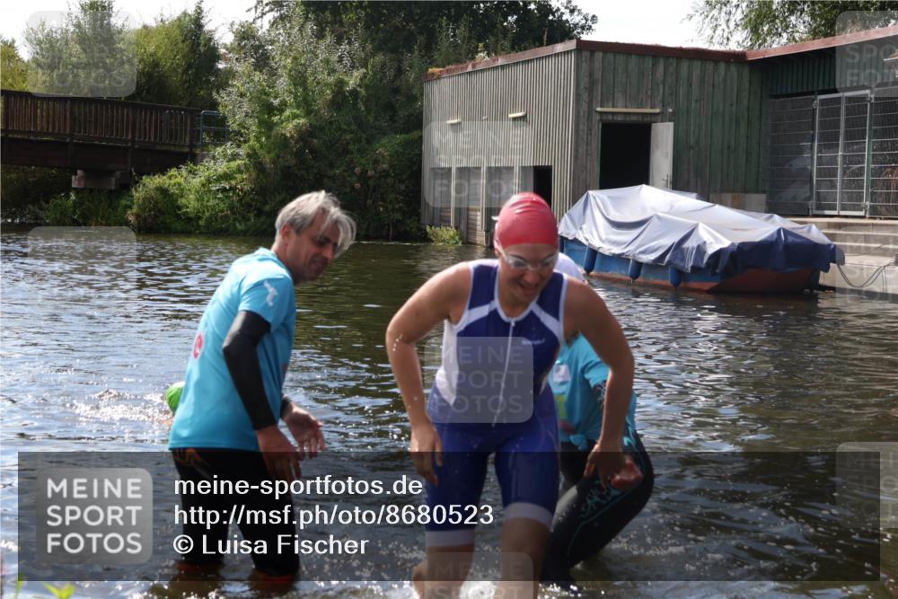 31.08.2025 - Elbe Triathlon Hamburg Luisa Fischer http://msf.ph/oto/8680523 31.08.2025 14:43:50 Schwimmen  meine-sportfotos.de
