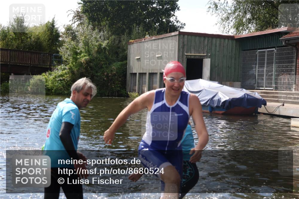 31.08.2025 - Elbe Triathlon Hamburg Luisa Fischer http://msf.ph/oto/8680524 31.08.2025 14:43:51 Schwimmen  meine-sportfotos.de