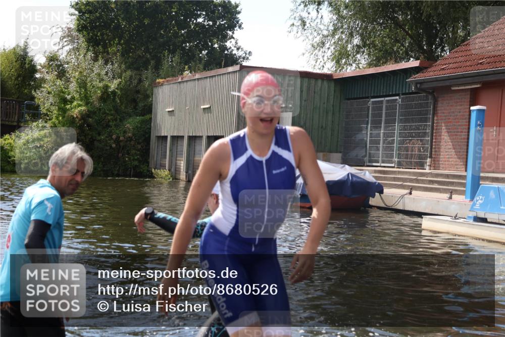 31.08.2025 - Elbe Triathlon Hamburg Luisa Fischer http://msf.ph/oto/8680526 31.08.2025 14:43:51 Schwimmen  meine-sportfotos.de
