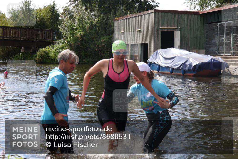 31.08.2025 - Elbe Triathlon Hamburg Luisa Fischer http://msf.ph/oto/8680531 31.08.2025 14:43:57 Schwimmen  meine-sportfotos.de