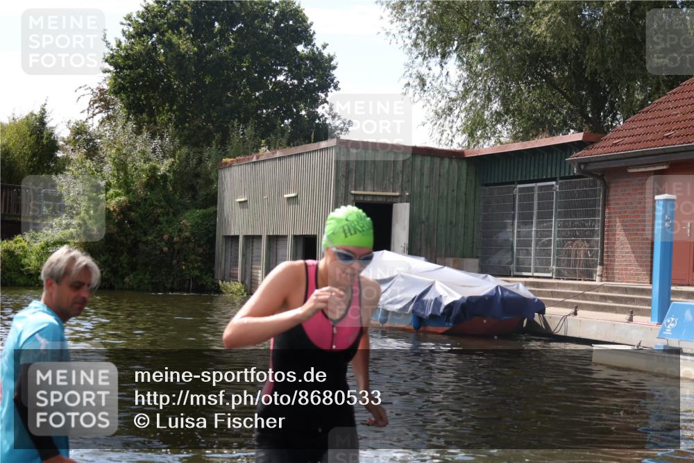 31.08.2025 - Elbe Triathlon Hamburg Luisa Fischer http://msf.ph/oto/8680533 31.08.2025 14:43:58 Schwimmen  meine-sportfotos.de