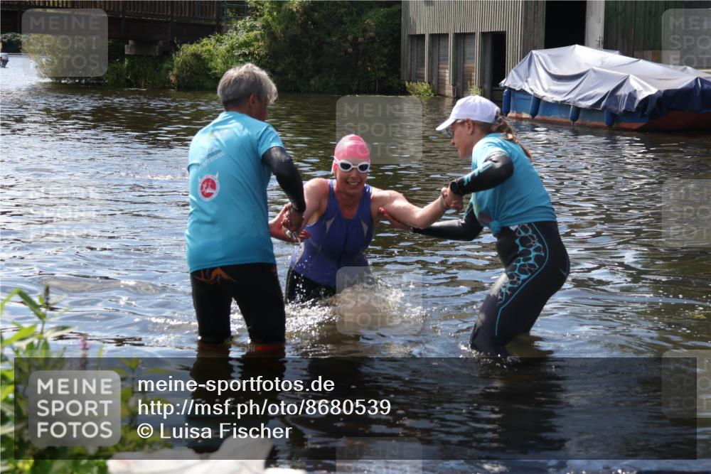 31.08.2025 - Elbe Triathlon Hamburg Luisa Fischer http://msf.ph/oto/8680539 31.08.2025 14:44:15 Schwimmen  meine-sportfotos.de