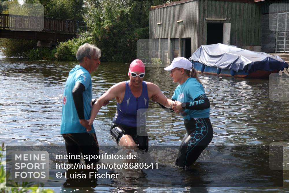 31.08.2025 - Elbe Triathlon Hamburg Luisa Fischer http://msf.ph/oto/8680541 31.08.2025 14:44:15 Schwimmen  meine-sportfotos.de