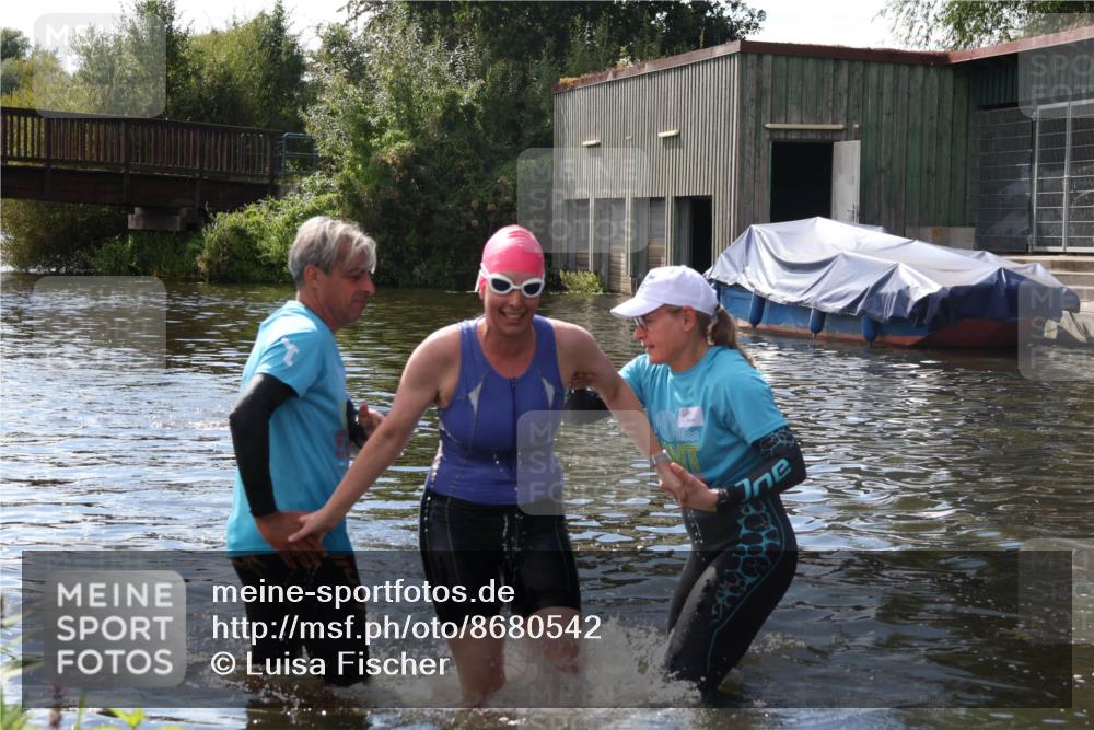 31.08.2025 - Elbe Triathlon Hamburg Luisa Fischer http://msf.ph/oto/8680542 31.08.2025 14:44:16 Schwimmen  meine-sportfotos.de