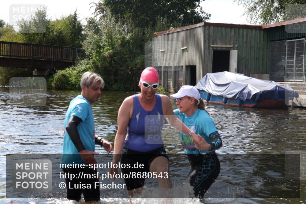 31.08.2025 - Elbe Triathlon Hamburg Luisa Fischer http://msf.ph/oto/8680543 31.08.2025 14:44:16 Schwimmen  meine-sportfotos.de