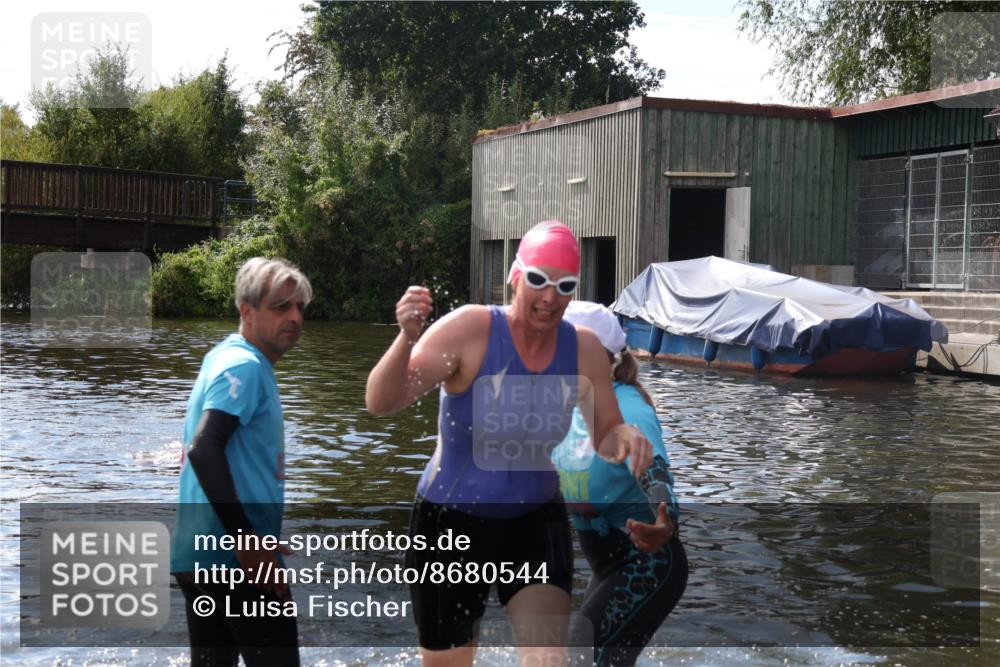 31.08.2025 - Elbe Triathlon Hamburg Luisa Fischer http://msf.ph/oto/8680544 31.08.2025 14:44:16 Schwimmen  meine-sportfotos.de