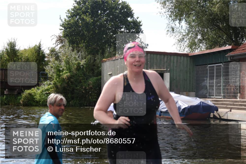 31.08.2025 - Elbe Triathlon Hamburg Luisa Fischer http://msf.ph/oto/8680557 31.08.2025 14:44:31 Schwimmen  meine-sportfotos.de