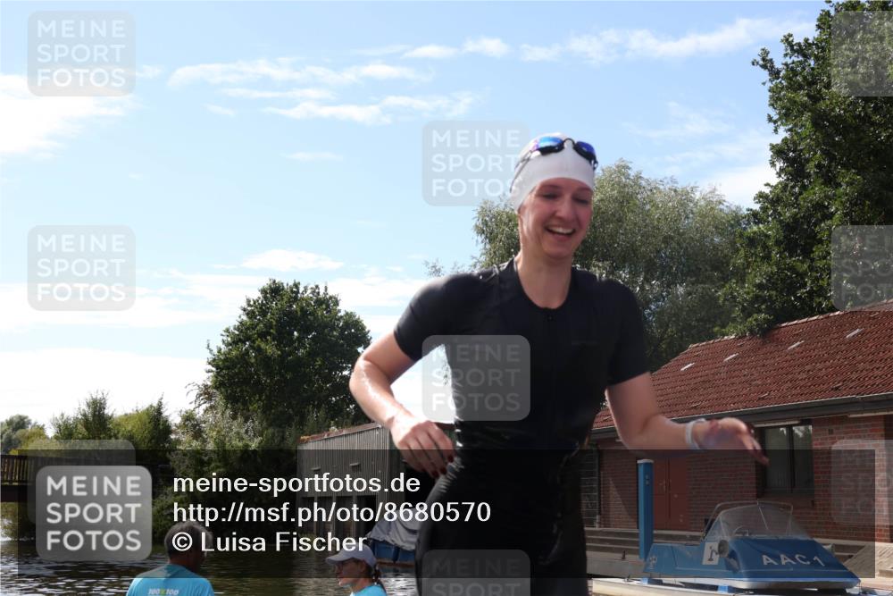 31.08.2025 - Elbe Triathlon Hamburg Luisa Fischer http://msf.ph/oto/8680570 31.08.2025 14:45:01 Schwimmen  meine-sportfotos.de