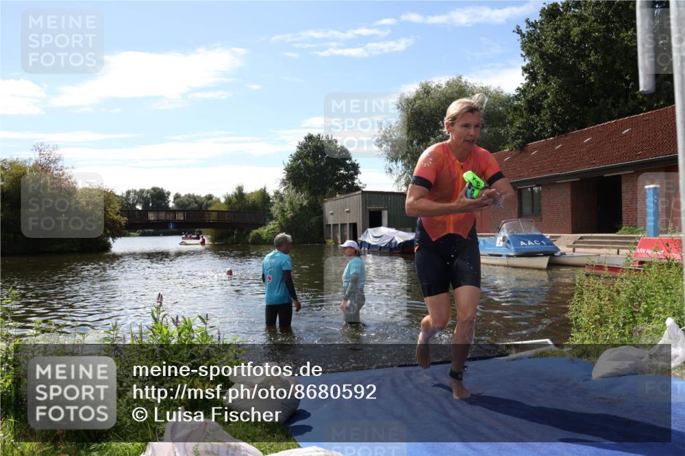 31.08.2025 - Elbe Triathlon Hamburg Luisa Fischer http://msf.ph/oto/8680592 31.08.2025 14:45:57 Schwimmen  meine-sportfotos.de