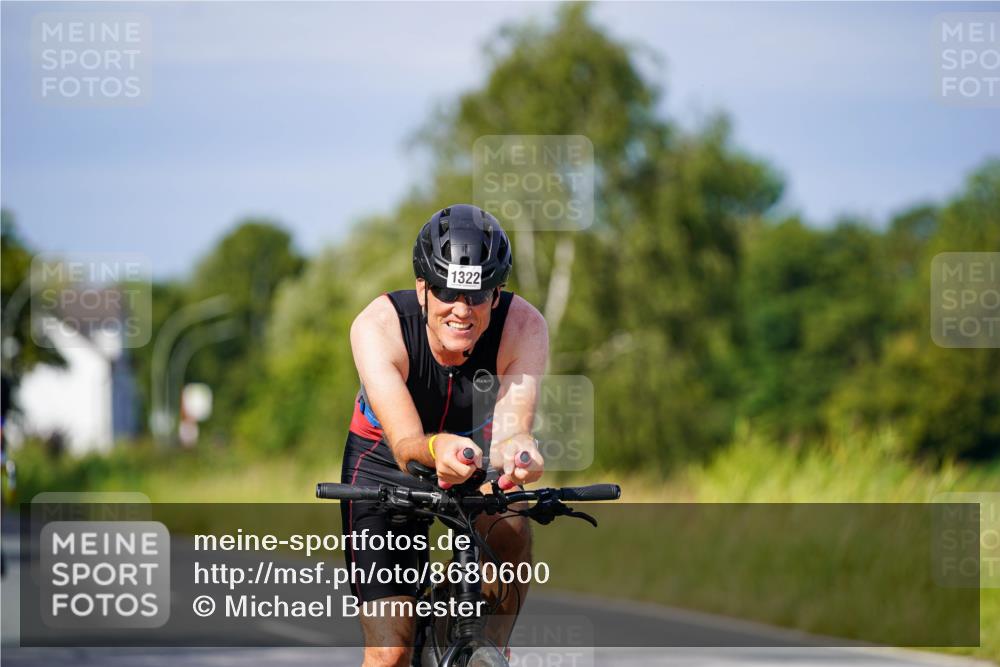 31.08.2025 - Elbe Triathlon Hamburg Michael Burmester http://msf.ph/oto/8680600 31.08.2025 10:44:28 Radfahren 951, 1313, 1322 meine-sportfotos.de