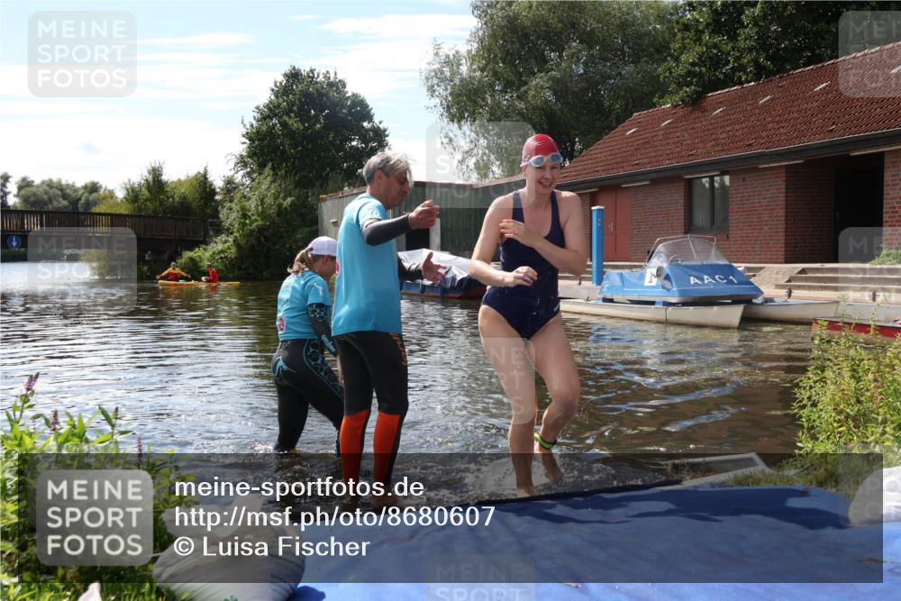 31.08.2025 - Elbe Triathlon Hamburg Luisa Fischer http://msf.ph/oto/8680607 31.08.2025 14:49:07 Schwimmen  meine-sportfotos.de