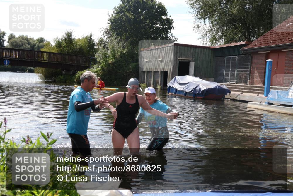 31.08.2025 - Elbe Triathlon Hamburg Luisa Fischer http://msf.ph/oto/8680625 31.08.2025 14:51:47 Schwimmen  meine-sportfotos.de