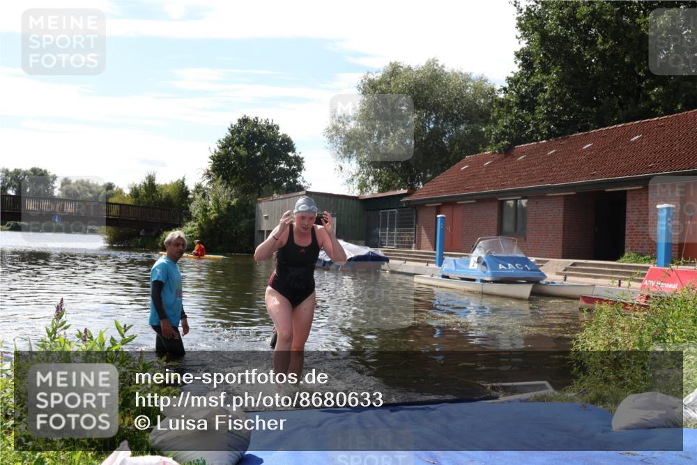 31.08.2025 - Elbe Triathlon Hamburg Luisa Fischer http://msf.ph/oto/8680633 31.08.2025 14:51:48 Schwimmen  meine-sportfotos.de