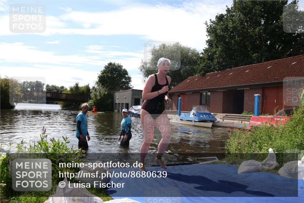 31.08.2025 - Elbe Triathlon Hamburg Luisa Fischer http://msf.ph/oto/8680639 31.08.2025 14:51:50 Schwimmen  meine-sportfotos.de
