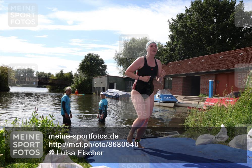 31.08.2025 - Elbe Triathlon Hamburg Luisa Fischer http://msf.ph/oto/8680640 31.08.2025 14:51:50 Schwimmen  meine-sportfotos.de