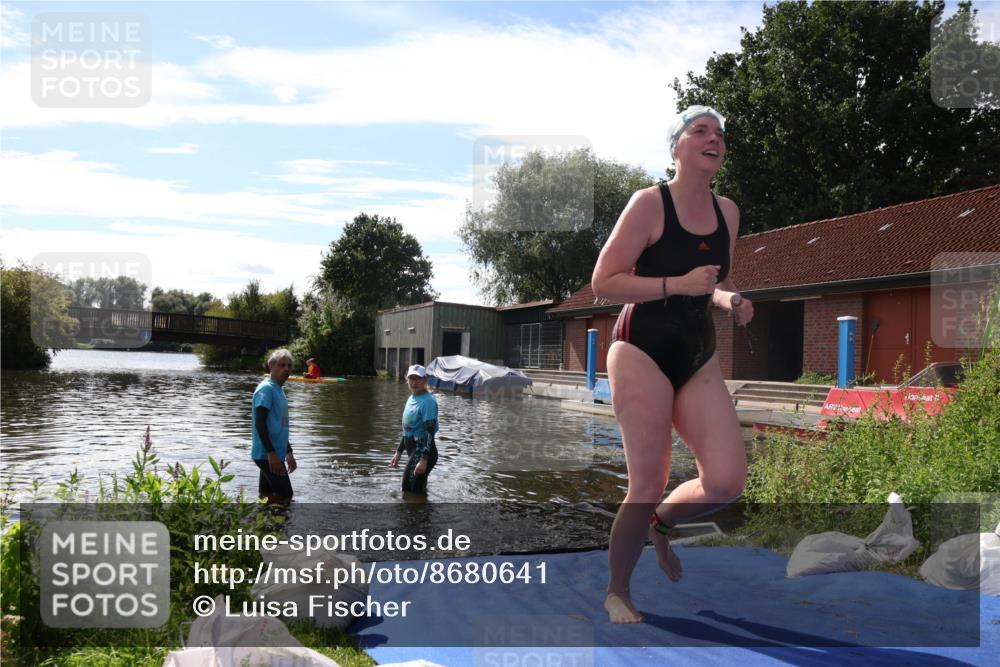 31.08.2025 - Elbe Triathlon Hamburg Luisa Fischer http://msf.ph/oto/8680641 31.08.2025 14:51:50 Schwimmen  meine-sportfotos.de