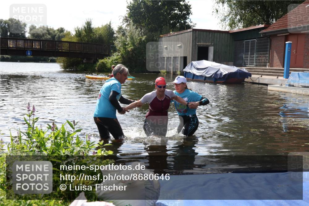 31.08.2025 - Elbe Triathlon Hamburg Luisa Fischer http://msf.ph/oto/8680646 31.08.2025 14:53:23 Schwimmen  meine-sportfotos.de