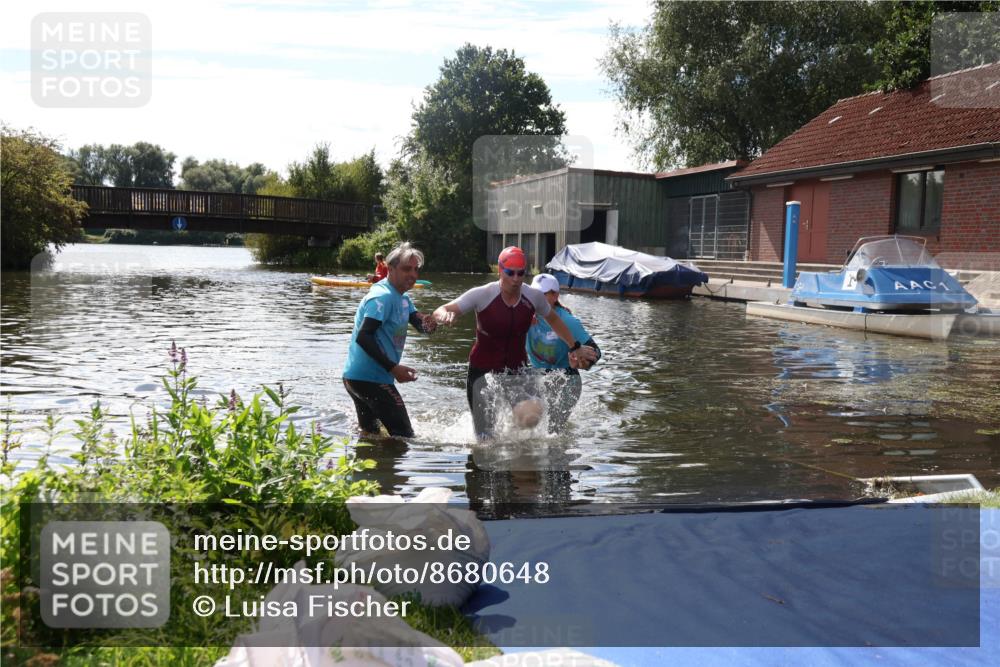 31.08.2025 - Elbe Triathlon Hamburg Luisa Fischer http://msf.ph/oto/8680648 31.08.2025 14:53:23 Schwimmen  meine-sportfotos.de