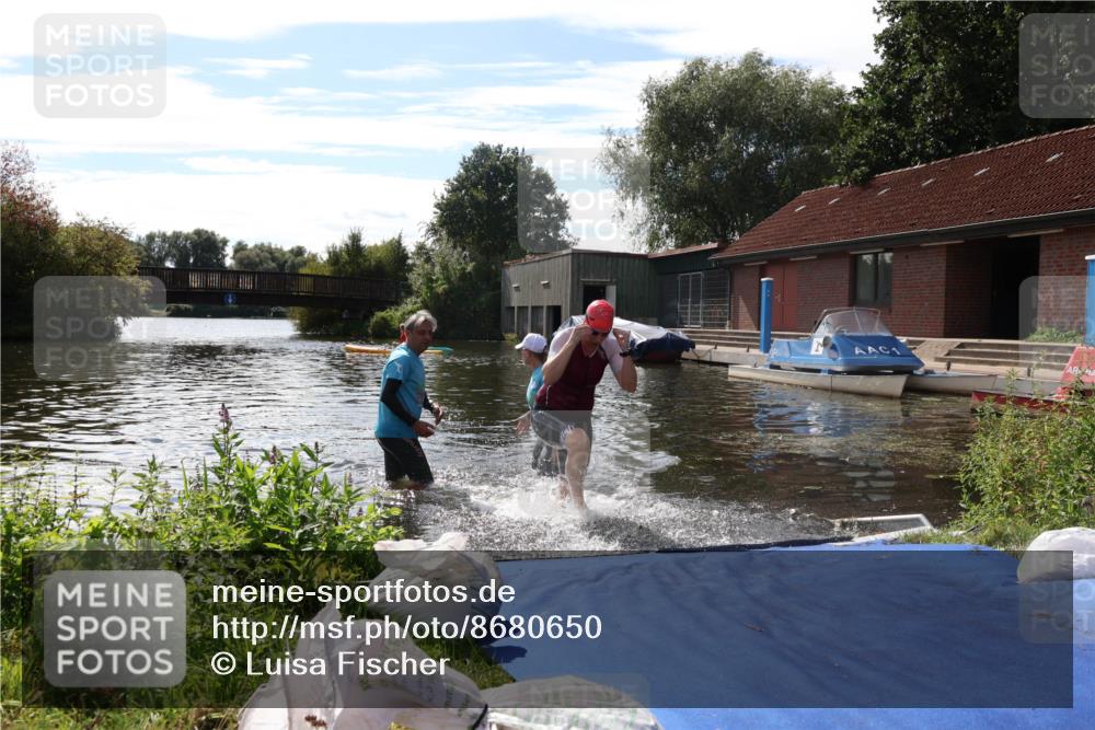 31.08.2025 - Elbe Triathlon Hamburg Luisa Fischer http://msf.ph/oto/8680650 31.08.2025 14:53:24 Schwimmen  meine-sportfotos.de