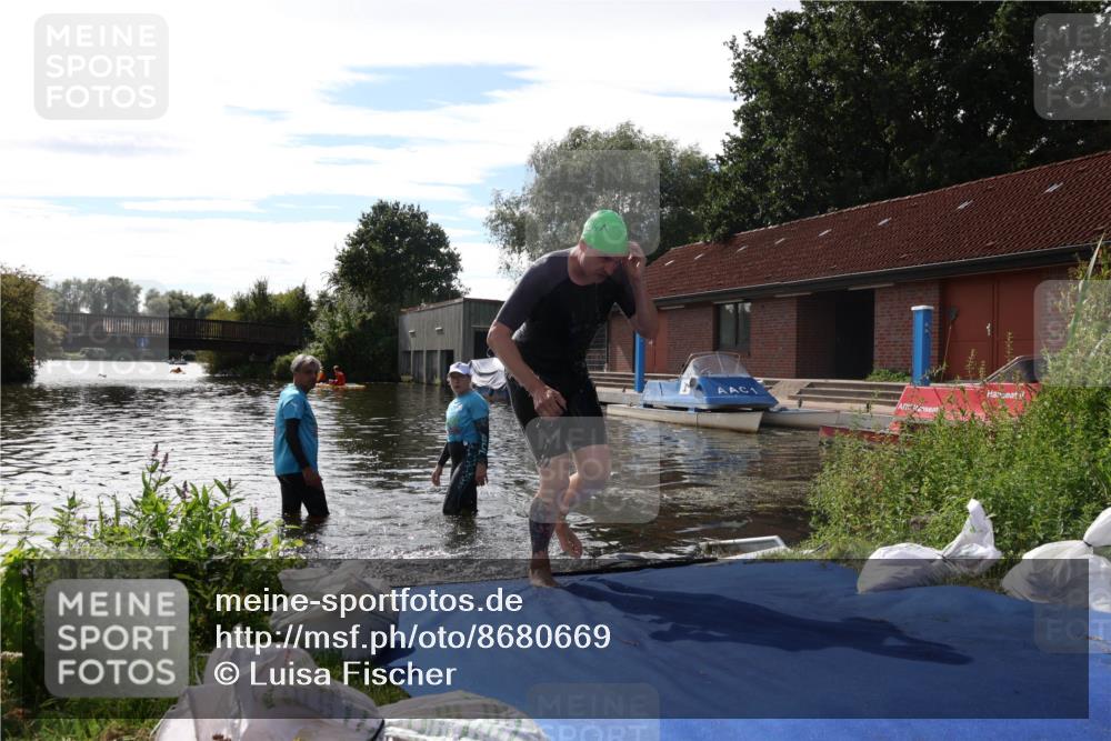 31.08.2025 - Elbe Triathlon Hamburg Luisa Fischer http://msf.ph/oto/8680669 31.08.2025 14:57:12 Schwimmen  meine-sportfotos.de