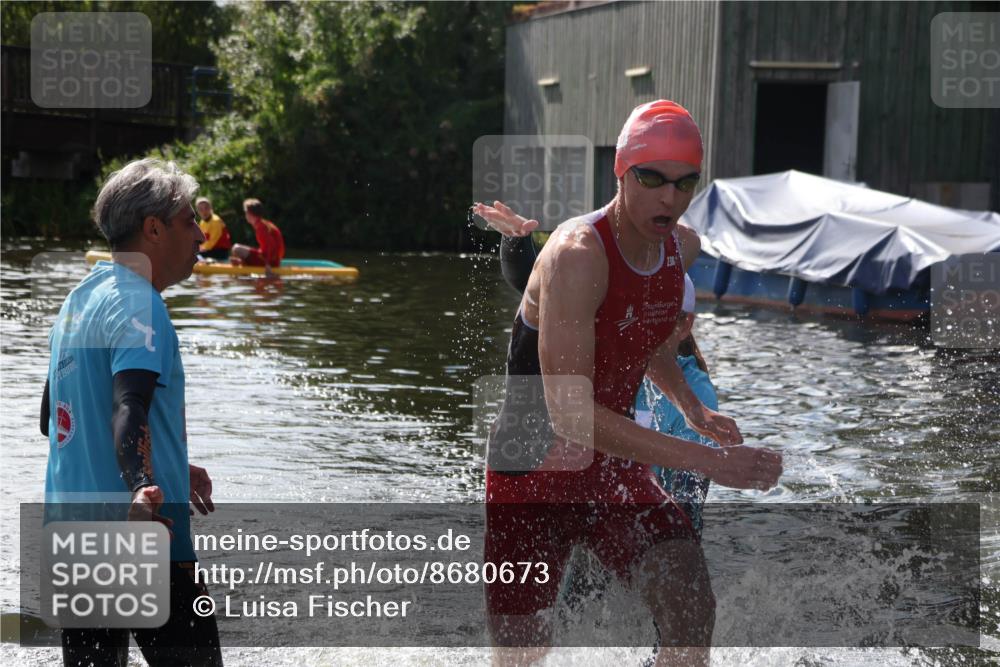 31.08.2025 - Elbe Triathlon Hamburg Luisa Fischer http://msf.ph/oto/8680673 31.08.2025 14:57:49 Schwimmen  meine-sportfotos.de