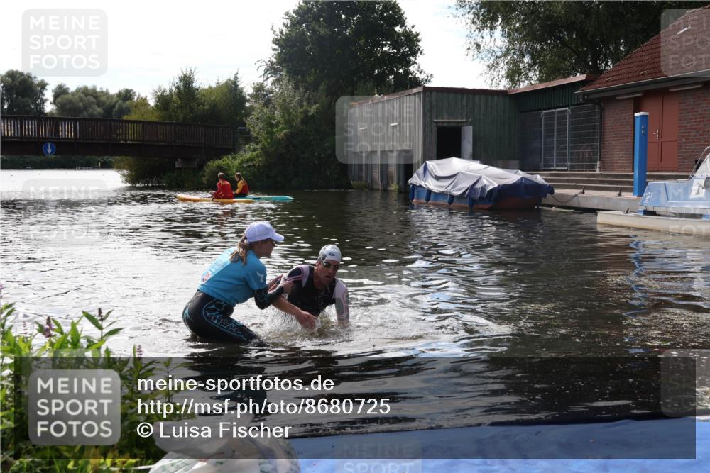 31.08.2025 - Elbe Triathlon Hamburg Luisa Fischer http://msf.ph/oto/8680725 31.08.2025 15:03:06 Schwimmen  meine-sportfotos.de