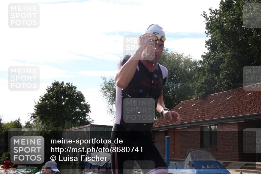 31.08.2025 - Elbe Triathlon Hamburg Luisa Fischer http://msf.ph/oto/8680741 31.08.2025 15:03:09 Schwimmen  meine-sportfotos.de