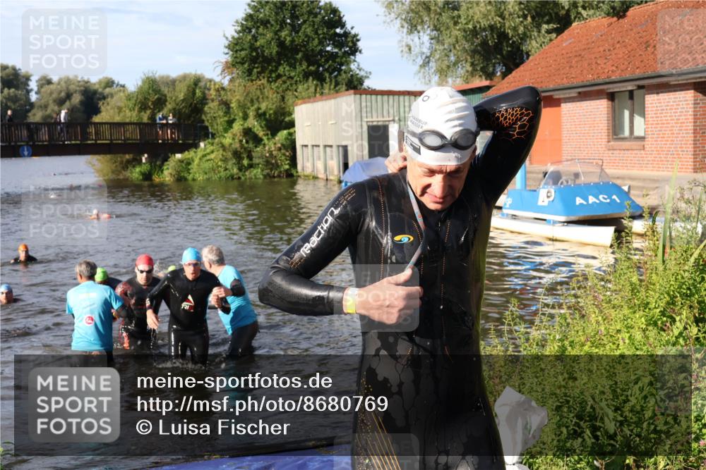 31.08.2025 - Elbe Triathlon Hamburg Luisa Fischer http://msf.ph/oto/8680769 31.08.2025 09:25:05 Schwimmen 671, 699, 704, 741, 745 meine-sportfotos.de