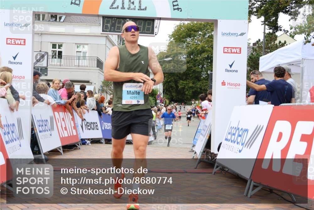 31.08.2025 - 21. Blankeneser Heldenlauf Strokosch-Dieckow http://msf.ph/oto/8680774 31.08.2025 12:07:17 Ziel 4430, 4291 meine-sportfotos.de