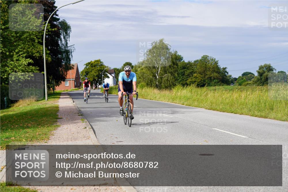 31.08.2025 - Elbe Triathlon Hamburg Michael Burmester http://msf.ph/oto/8680782 31.08.2025 10:52:35 Radfahren 1113, 1124, 1265 meine-sportfotos.de