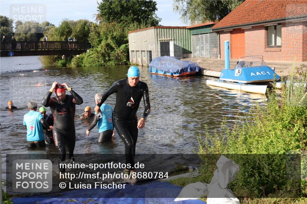 31.08.2025 - Elbe Triathlon Hamburg Luisa Fischer http://msf.ph/oto/8680784 31.08.2025 09:25:09 Schwimmen 564, 671, 704, 736, 745 meine-sportfotos.de