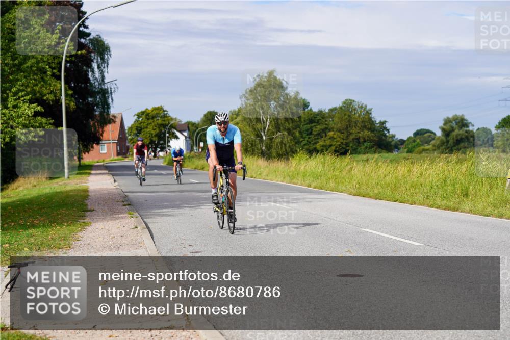 31.08.2025 - Elbe Triathlon Hamburg Michael Burmester http://msf.ph/oto/8680786 31.08.2025 10:52:36 Radfahren 1113, 1124, 1265 meine-sportfotos.de